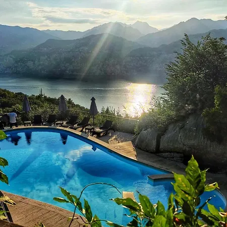 Querceto Wellness & By Double Hospitality 4* Malcesine