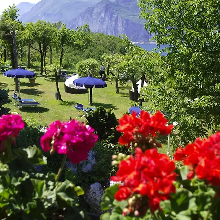 Querceto Wellness & By Double Hospitality 4* Malcesine