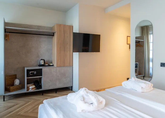Querceto Wellness & By Double Hospitality فندق مالتشيزينيه